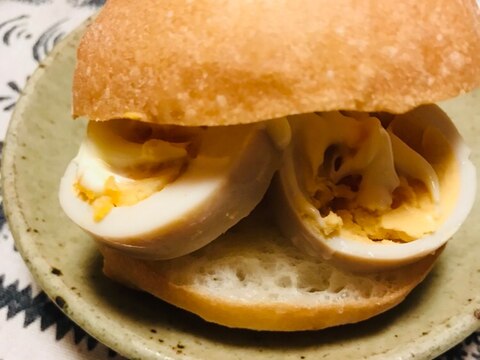 ニンニク醤油漬け茹で卵サンド
